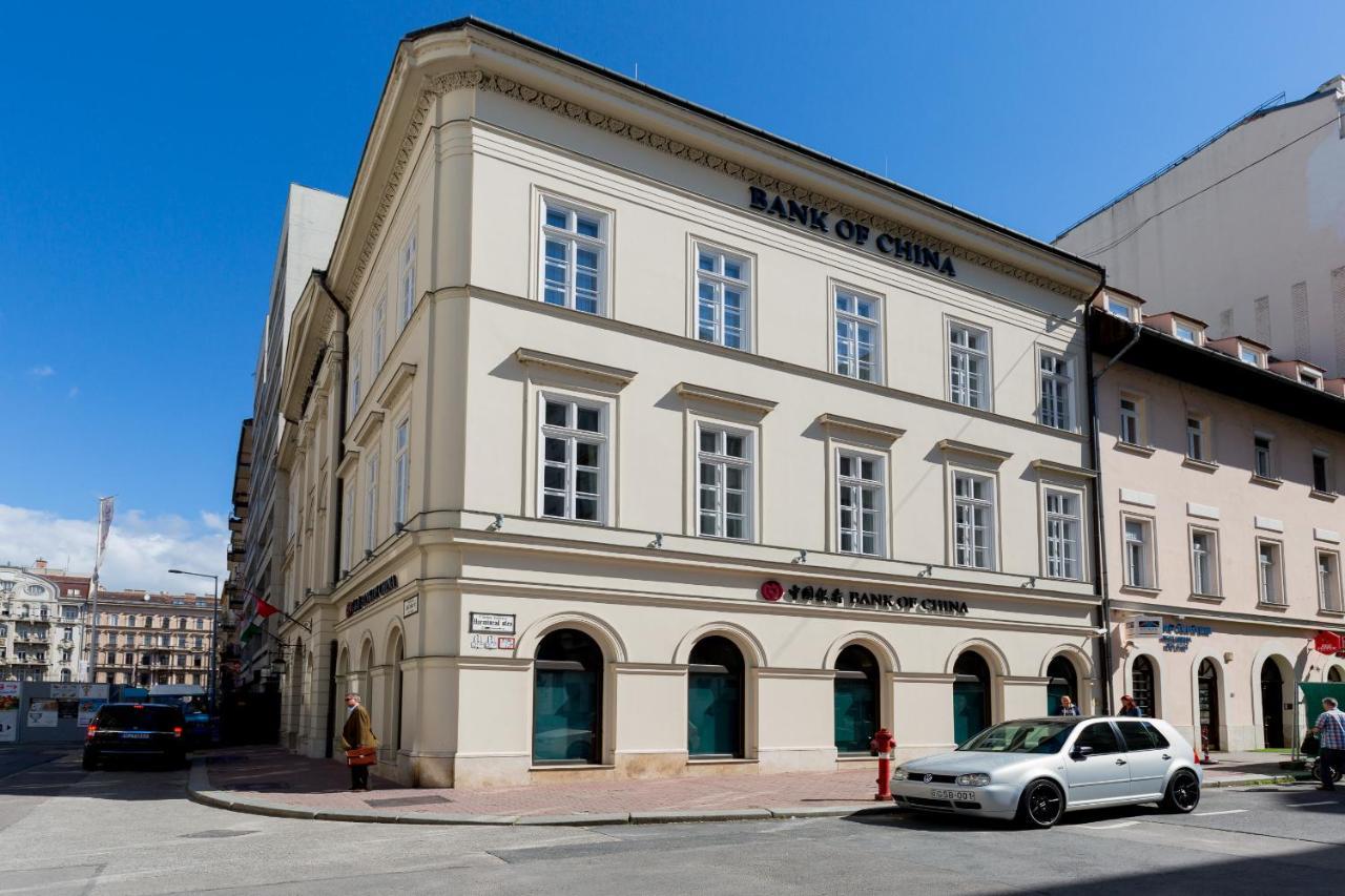 Budapest Central Square 2 Bedrooms Suite - Michaelides Voeroesmarty Square Residences Exterior foto